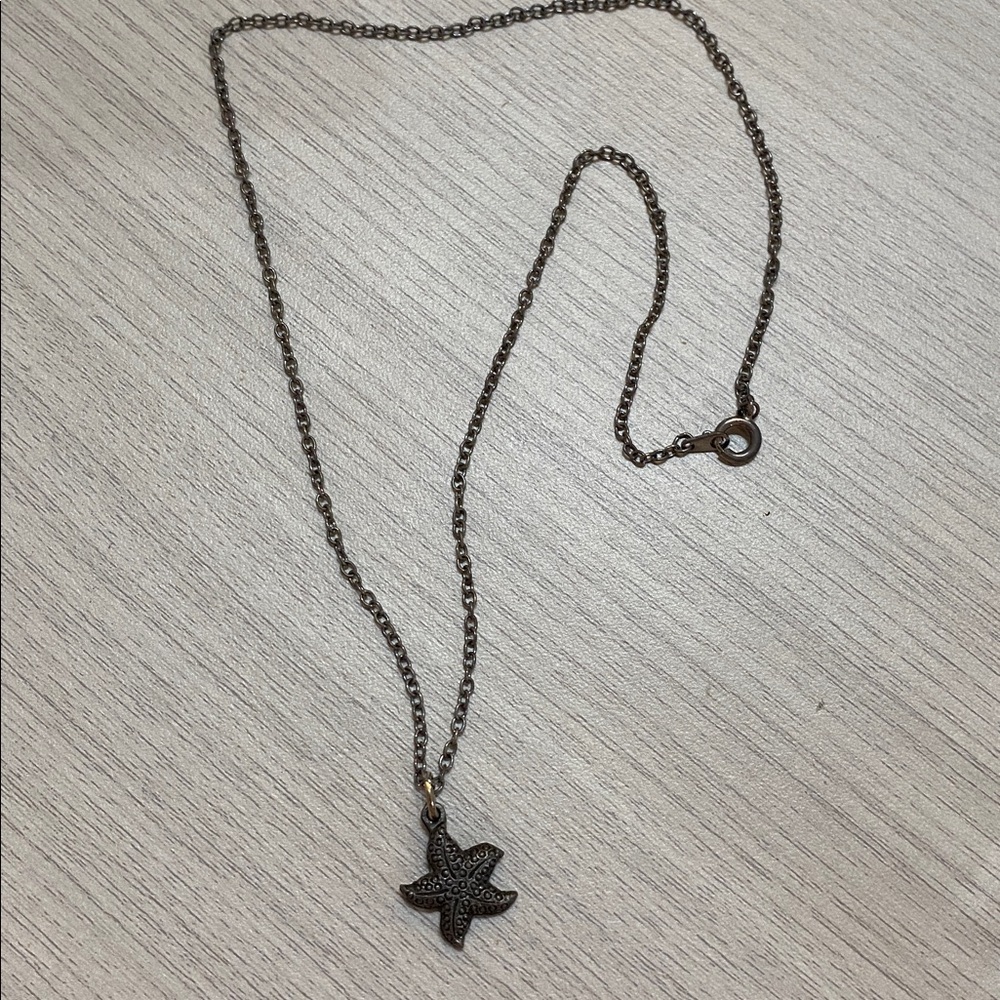 Gunmetal starfish necklace - Picture 3 of 3